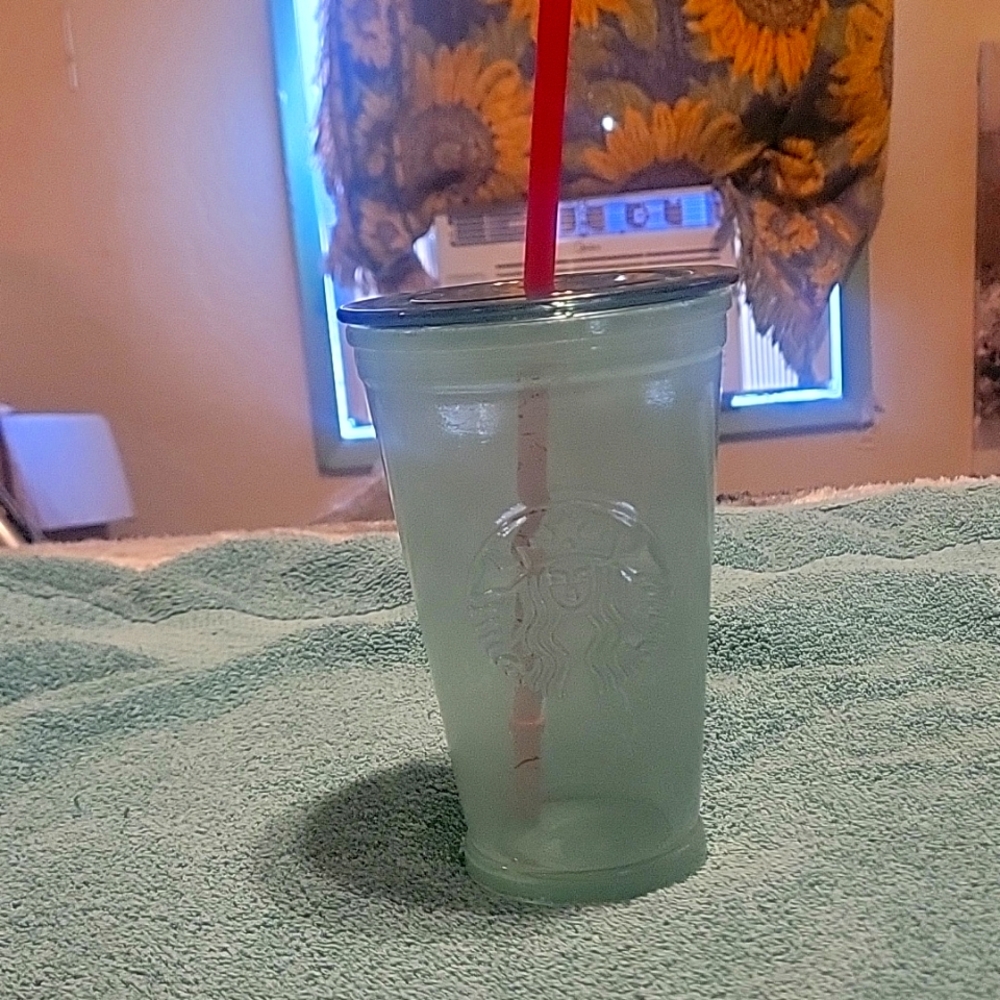Starbucks cold drink 16 oz w/ straw reusable glass coffee to go w/ matching lid.
